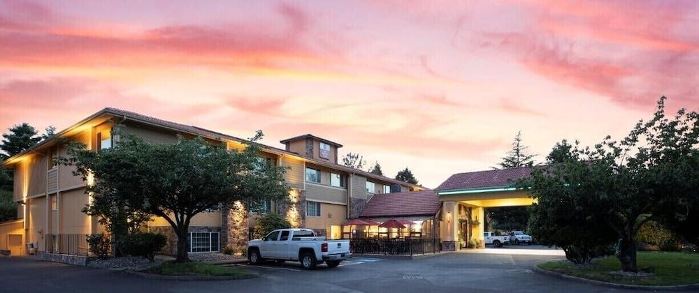 Best Western Plus Parkway Inn Wilsonville Exterior photo